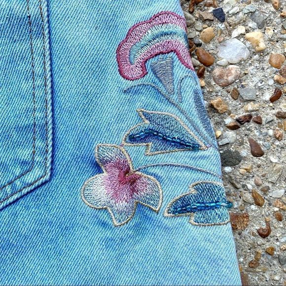 Dex Floral Beaded Embroidered Distressed Raw Hem Jean Mini Skirt Size 28 - Picture 9 of 11